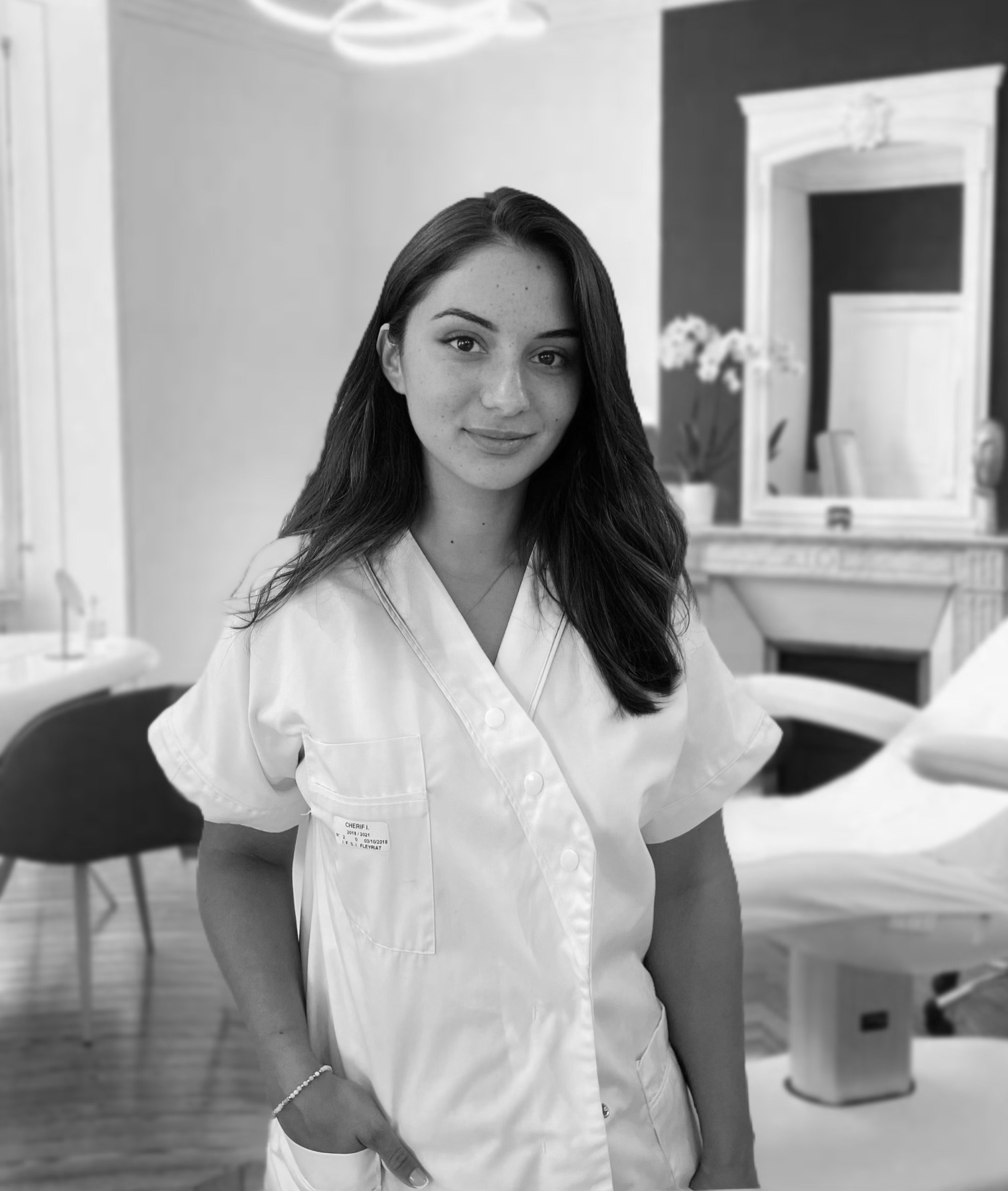 photo de nathalie, infirmière spécialisée en esthétique a saint remy de provence photo de nathalie, infirmière spécialisée en esthétique a saint remy de provence