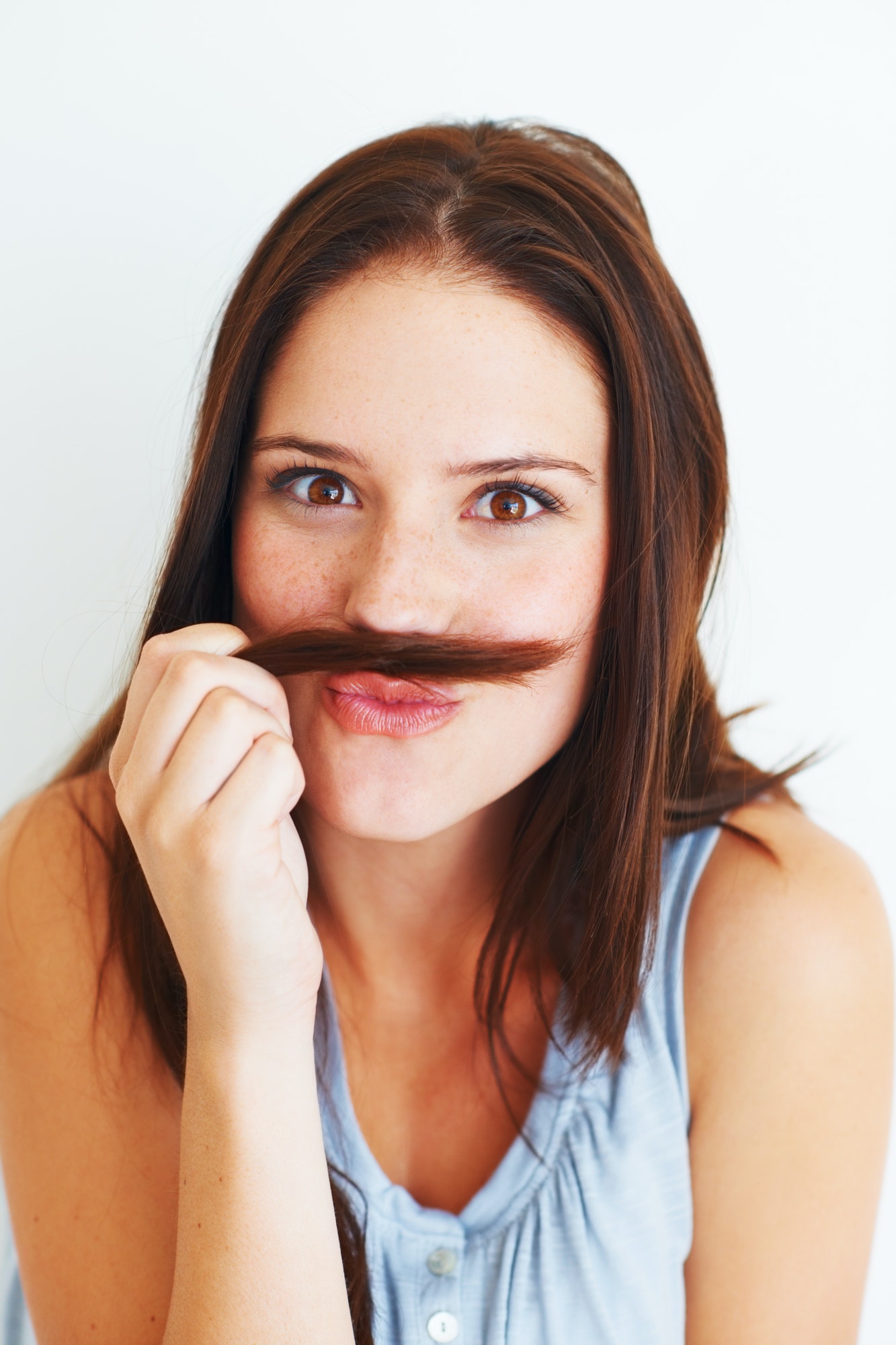 épilation laser de la moustache et de la barbe chez une jeune femme