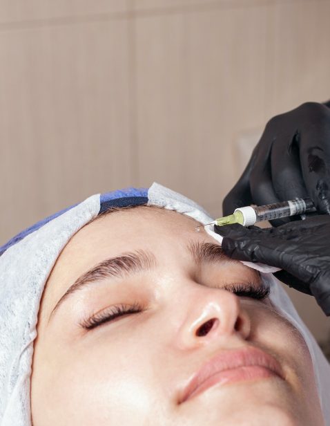 The beautician performs the procedure of mesotherapy